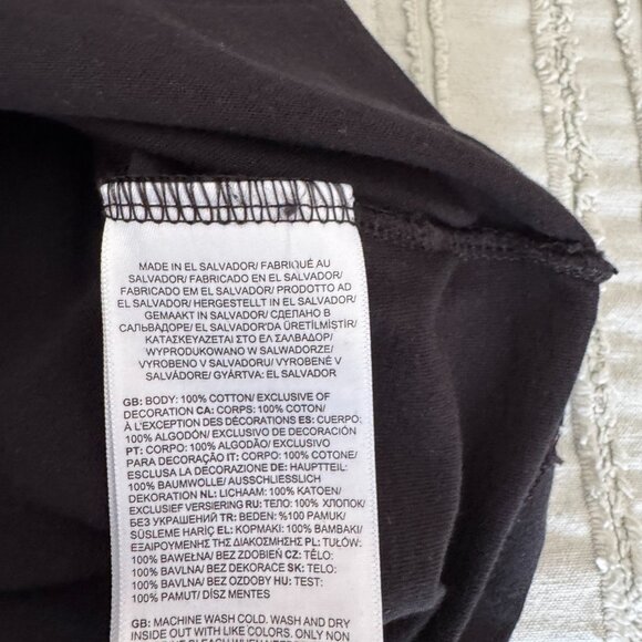 The North Face XL Graphic Tee – Never Stop Exploring Fuel your wanderlust with t - Picture 5 of 6